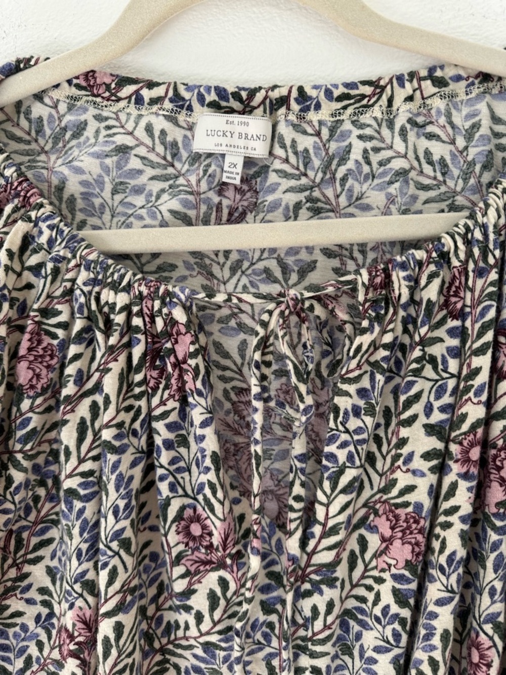 Lucky Brand 2X  Boho style top w/ elastic sheering at waist and tie at neck. - Picture 2 of 7